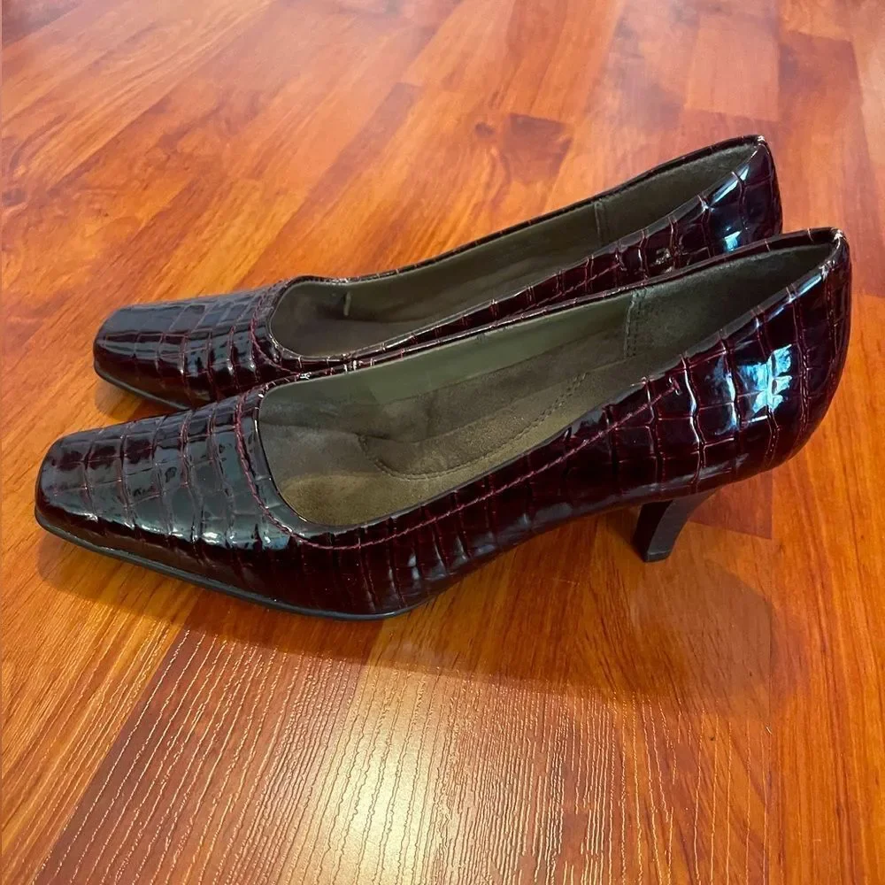 Aerosoles Crocodile Wine Red Heels Size 7.5 - Picture 10 of 10